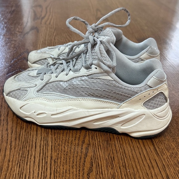 Yeezy Boost 700 V2 Static - Picture 5 of 13